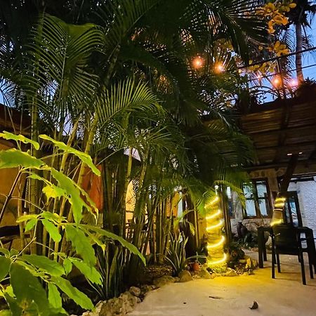Hotel B&B - 5Th Avenue Playa del Carmen Exterior photo The interior of the restaurant